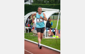 Stéphane Chambaudet notre trésorier sur le 5000 mètres marche en 31'48'' 69 record perso !