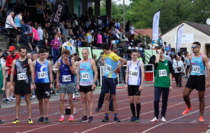 Départ de nos coureurs sur 800 mètres, Jacky 2'35 24 et Rayane 2'07 24 !