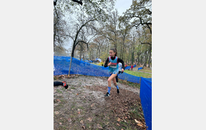 Léna en pleine effort dans la butte