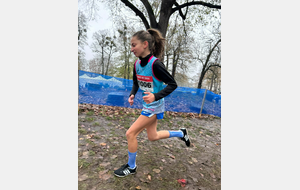 Léna donne tour dans la butte détermination !