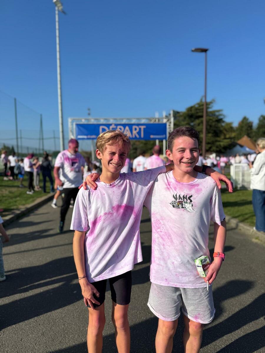 Raphael et Gabriel à la color Run à Montmorency