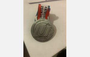 Thibault PLACZEK maillot rouge  médaille d'argent par équipe aux championnats de France universitaire 