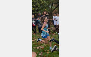 Bravo Léna LOUIBA BELLILI 6ième au cross d'Argenteuil à 11'' de la victoire