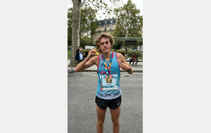 20 kms de Paris chrono stratosphérique 1h00'03'' pour Thibault Placzek et 1h44'11 pour Cendrine Lemoine