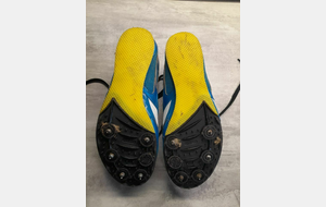 Vente 2 paires de chaussures à pointes taille 37 et 30 et une paire de running taille 45 